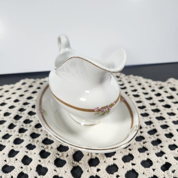 Johnson Brothers Gravy Boat with Underplate Pattern JB265 Circa 1913 - Picture 5 of 11